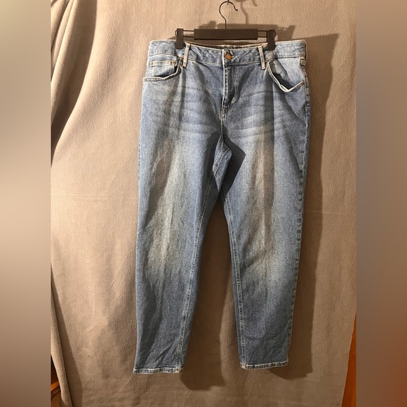 Boden Light Blue Relaxed Men's Jeans - Picture 2 of 9